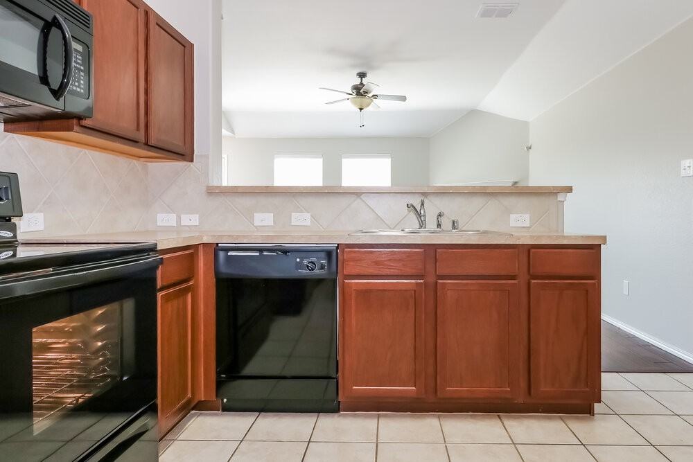 1616 Chivalry Ln - Photo 6 of 16