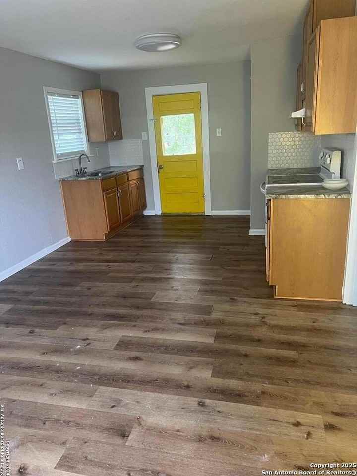 1519 E Southcross Blvd Unit 1 #1 - Photo 3 of 9