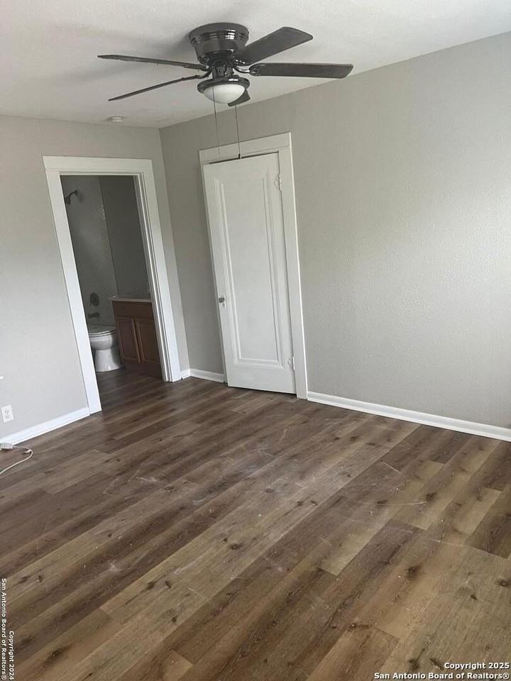 1519 E Southcross Blvd Unit 1 #1 - Photo 4 of 9