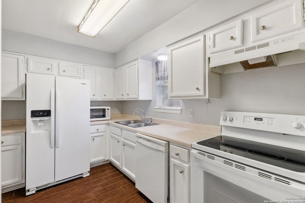 3401 Sugarhill Dr - Photo 4 of 21