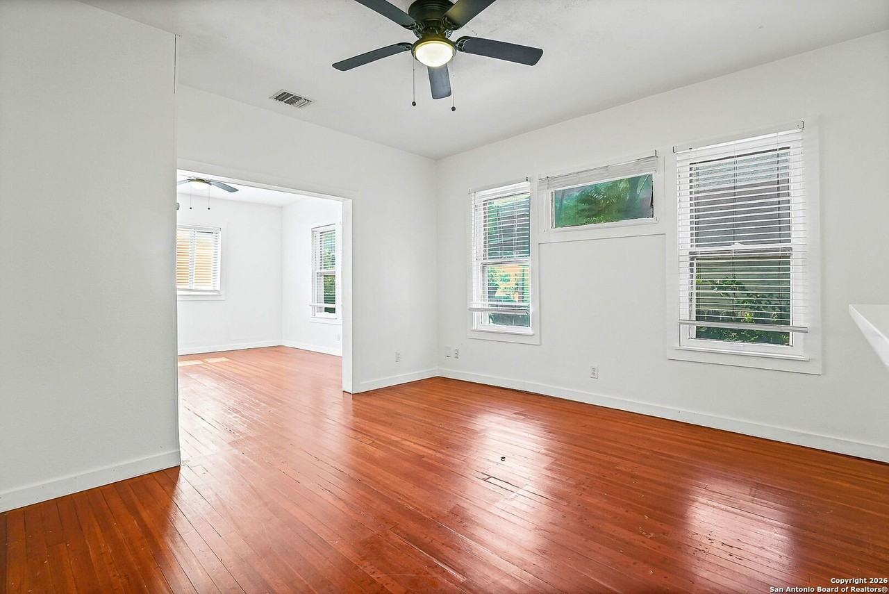 915 W Gramercy Pl - Photo 7 of 23