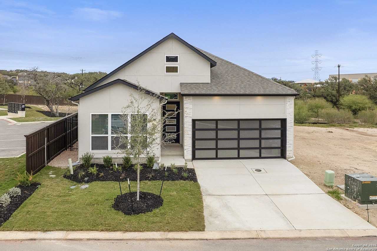 20675 Huebner Rd #405 - Photo 4 of 31