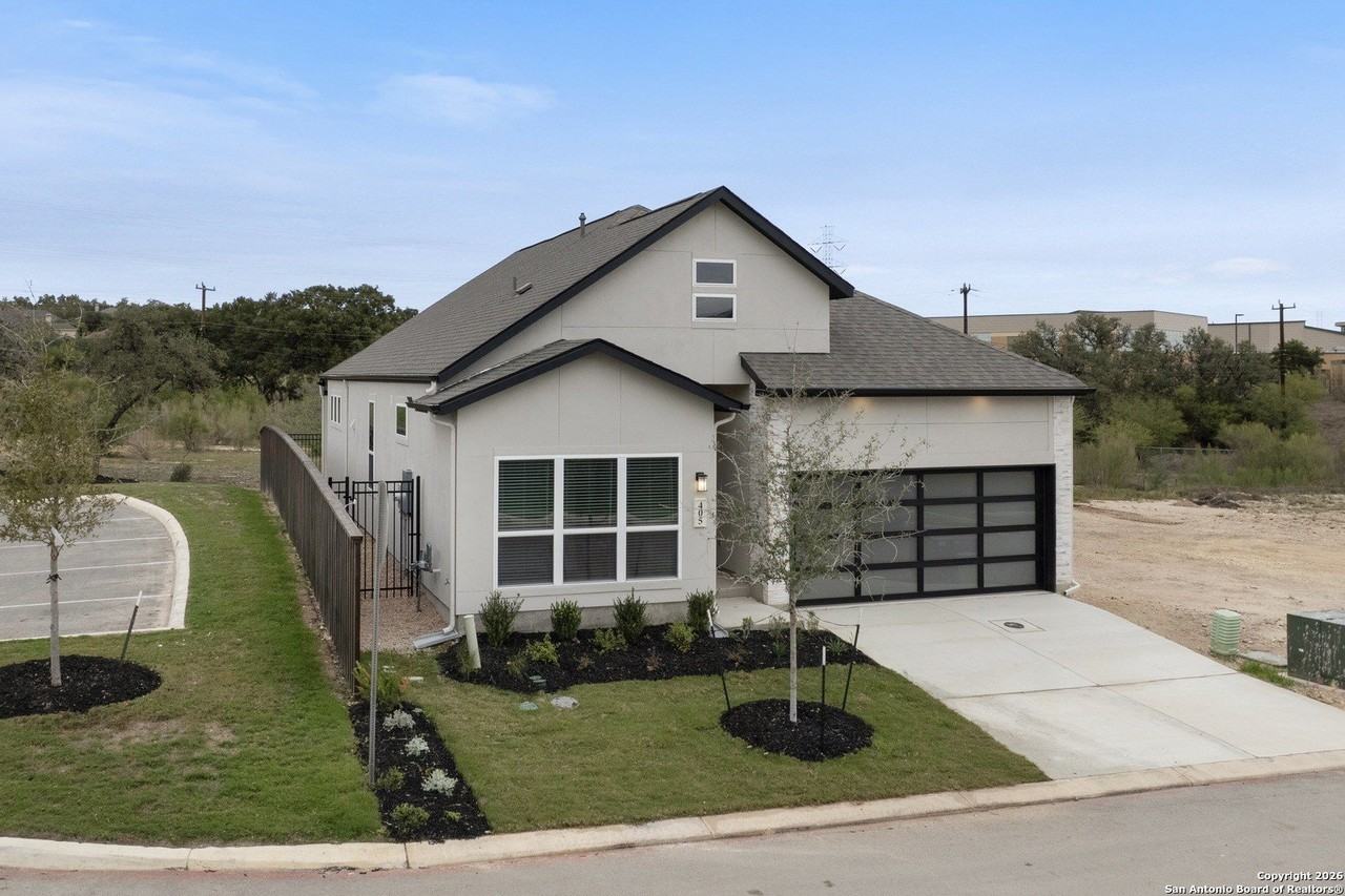 20675 Huebner Rd #405 - Photo 6 of 31