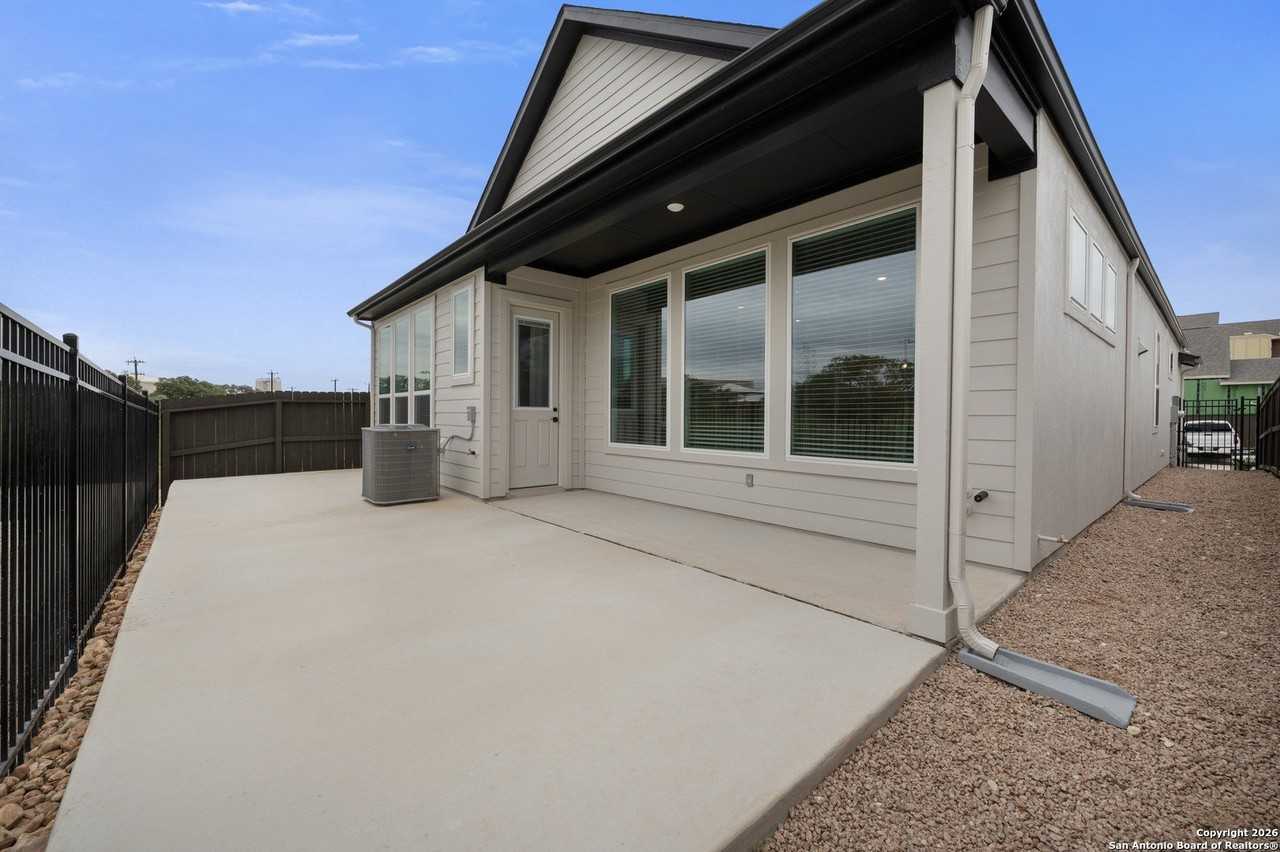 20675 Huebner Rd #405 - Photo 7 of 31