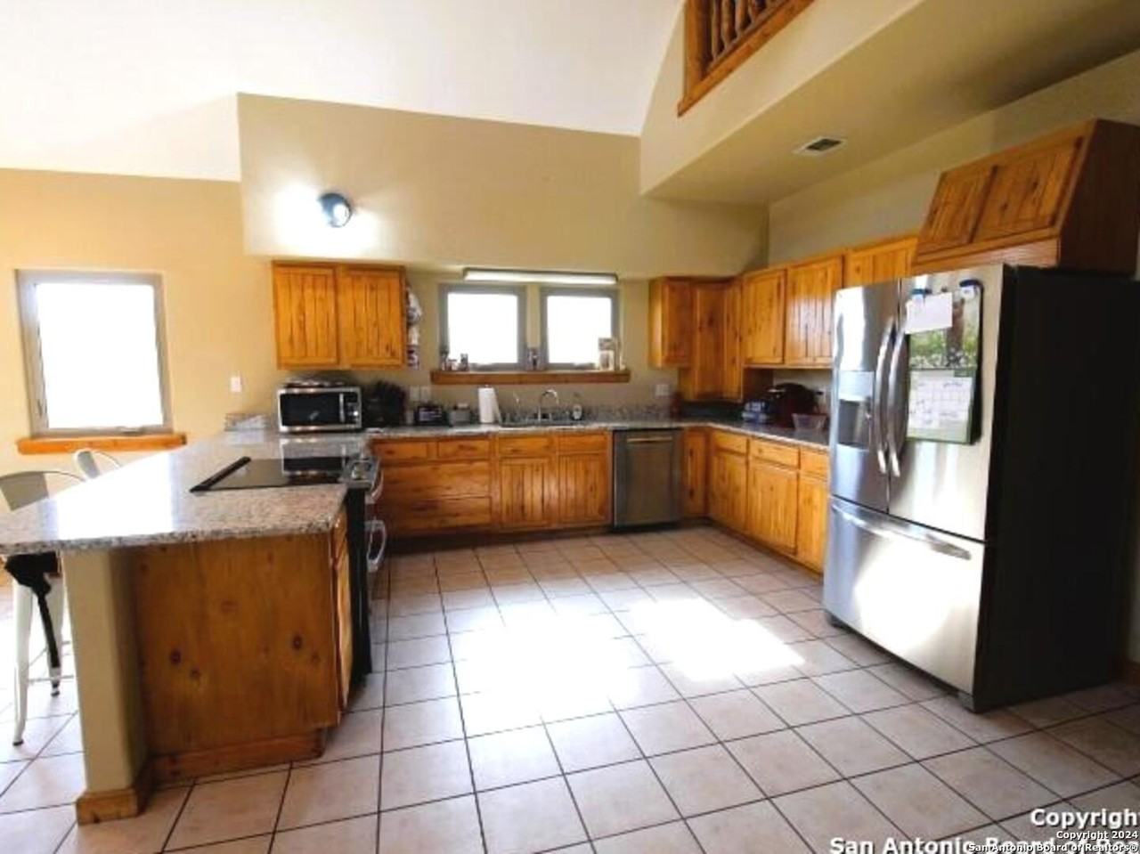 350 White Bass Dr - Photo 4 of 32