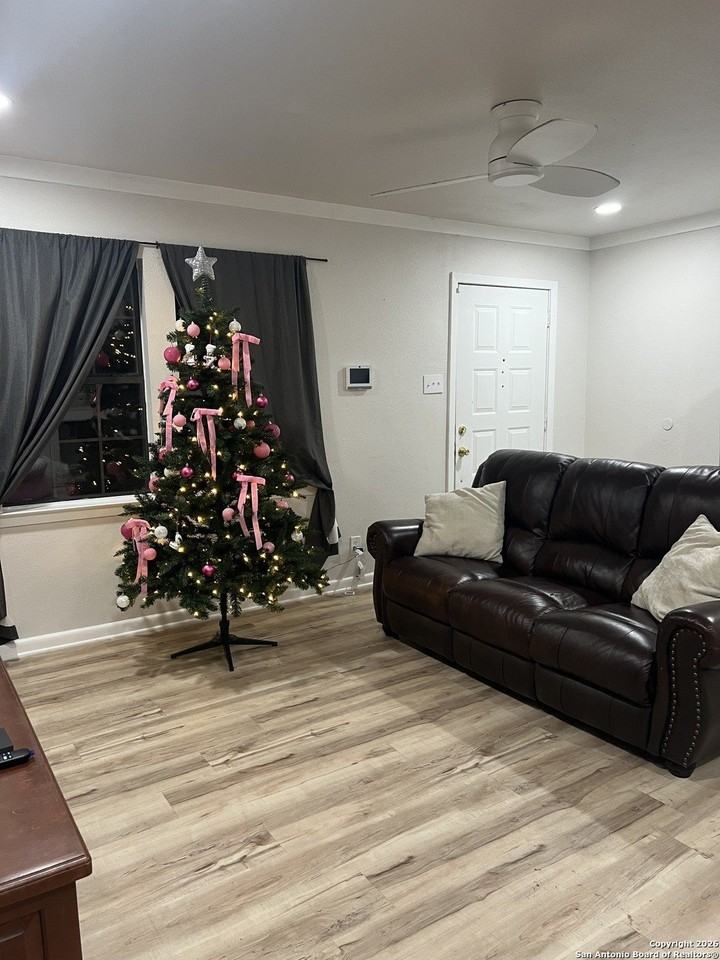 302 Storeywood Dr - Photo 3 of 19