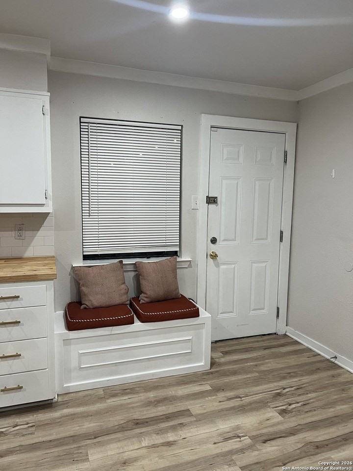 302 Storeywood Dr - Photo 7 of 19