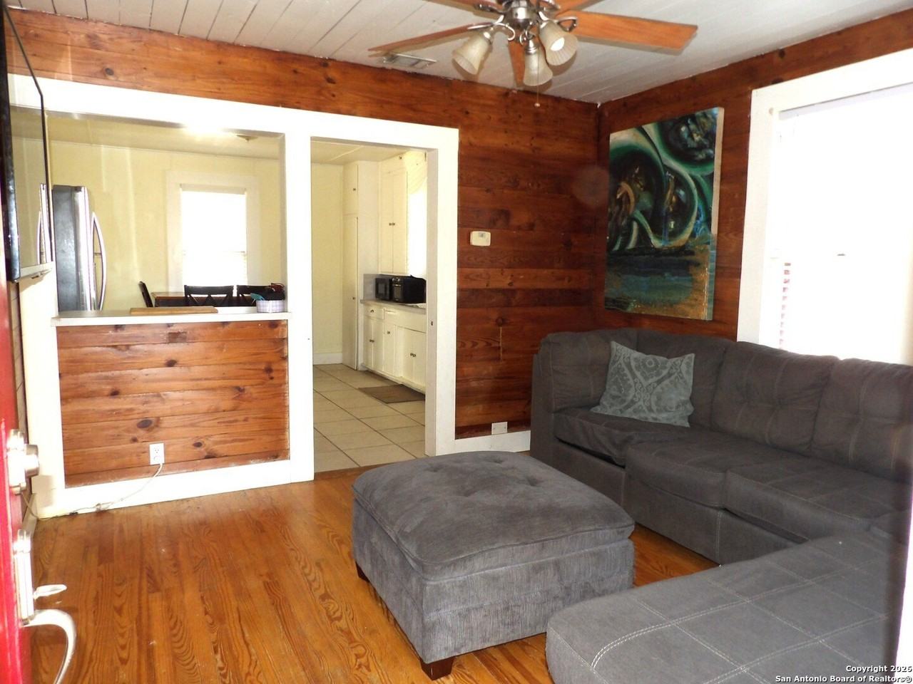 459 E Commerce St - Photo 3 of 25