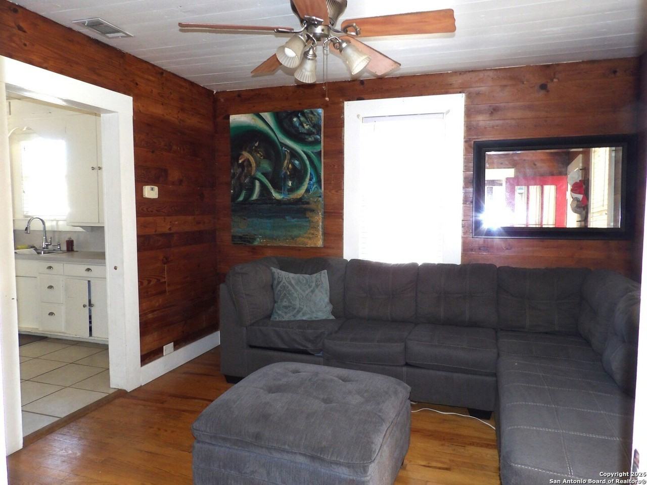 459 E Commerce St - Photo 4 of 25