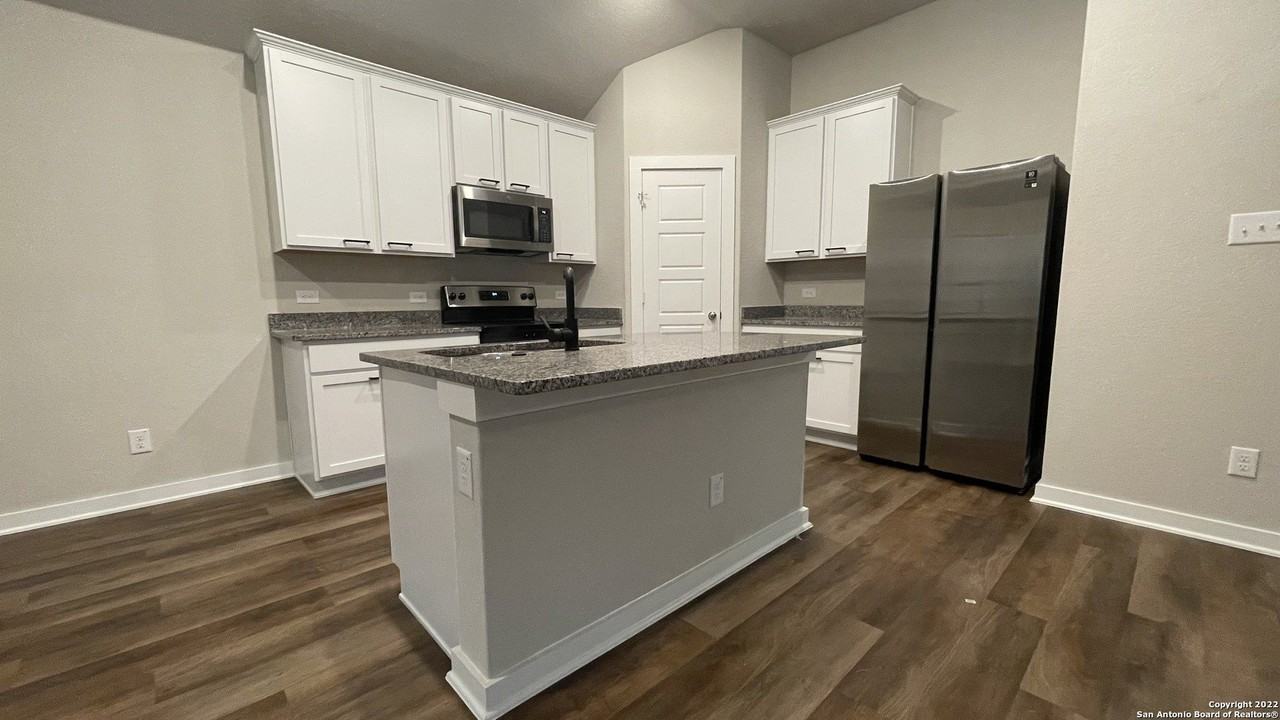 1954 Reserve Way - Photo 4 of 11