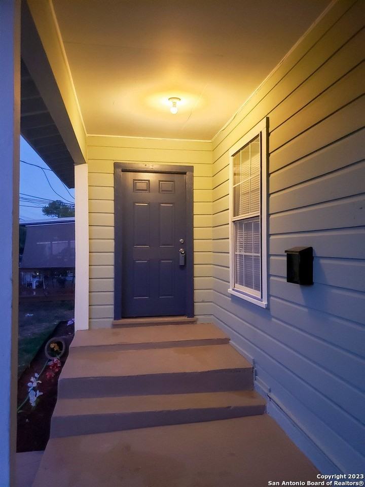 610 El Monte Blvd - Photo 3 of 16