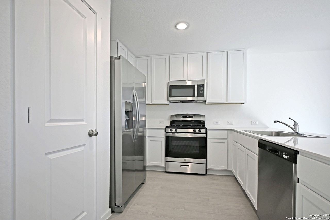 14836 Onyx Pl - Photo 3 of 21