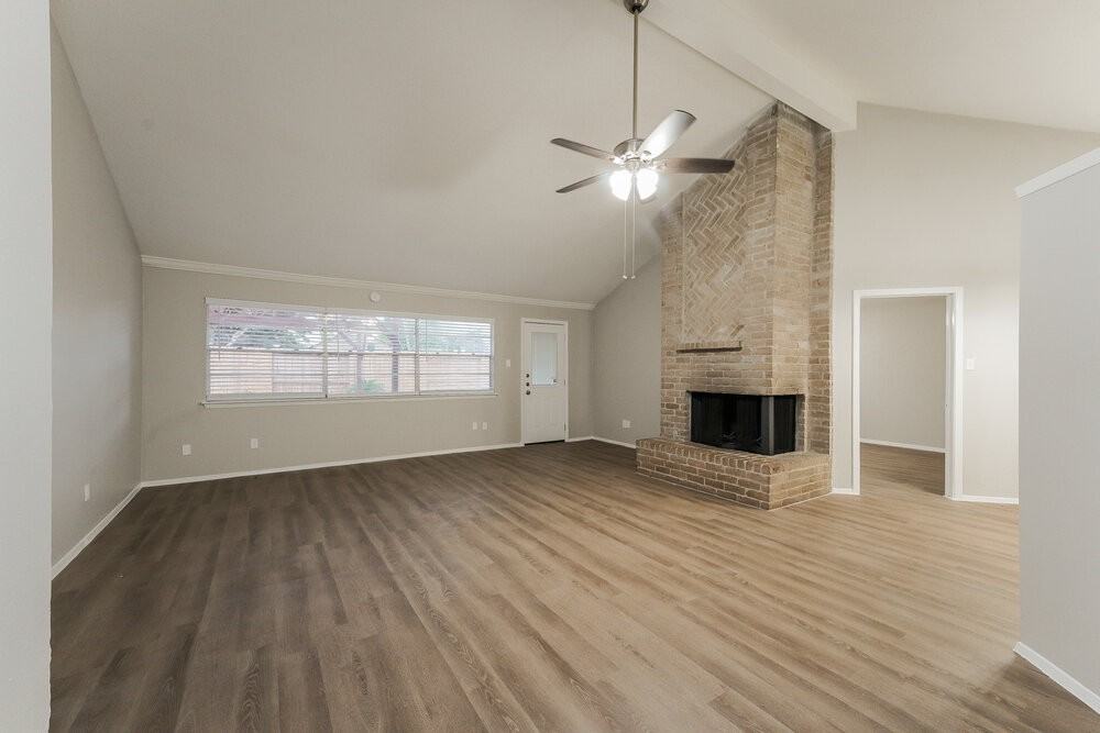 2406 Heathergold Dr - Photo 4 of 19