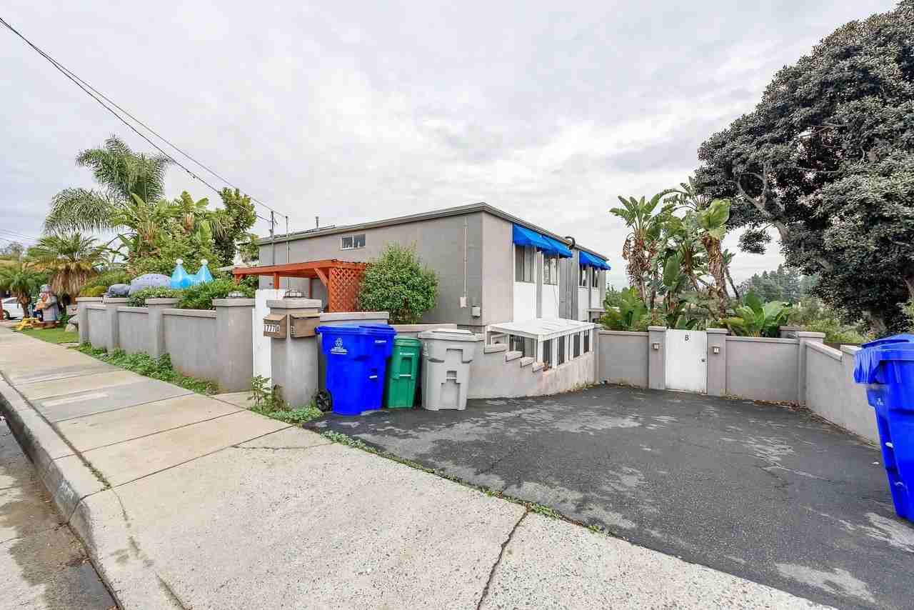 1777 Pentuckett Ave Unit B #B - Photo 4 of 31