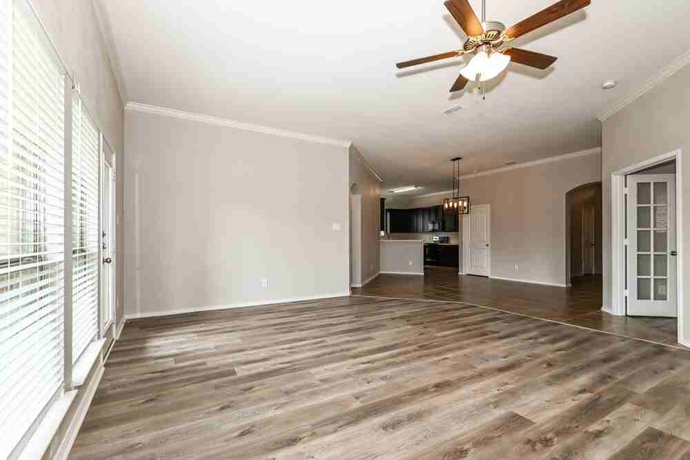 811 Fran St - Photo 3 of 16