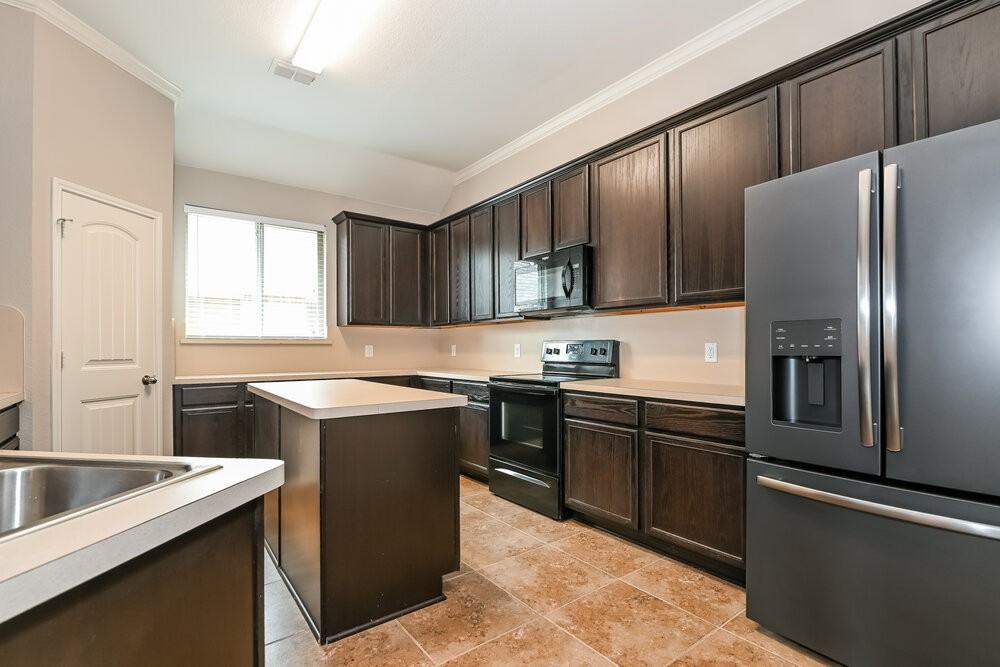 811 Fran St - Photo 6 of 16