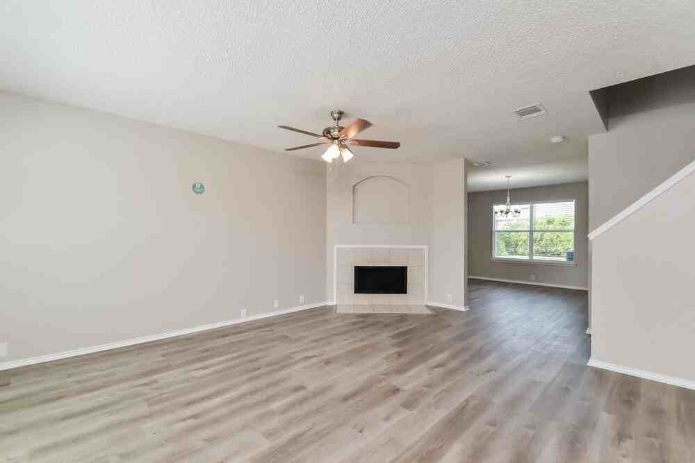 4300 Sonoma Dr - Photo 5 of 17