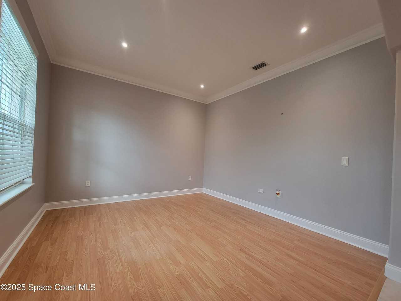 1541 Bridgeport Cir - Photo 3 of 36