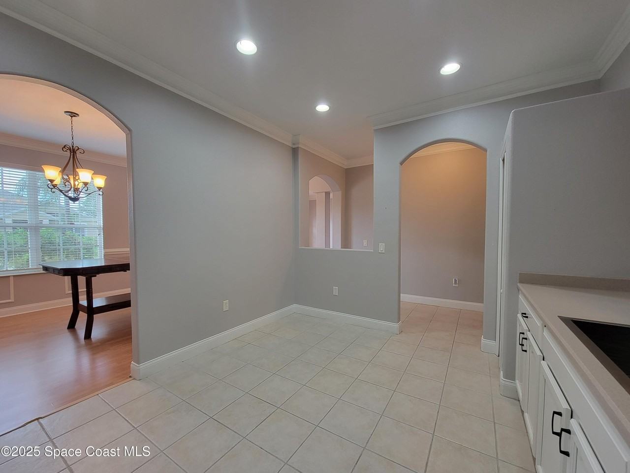 1541 Bridgeport Cir - Photo 6 of 36