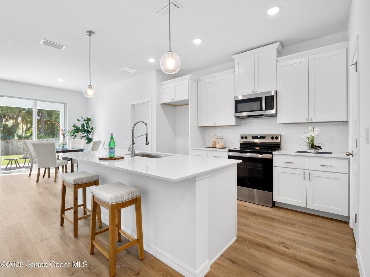 1320 Seabreeze St Sw - Photo 5 of 32