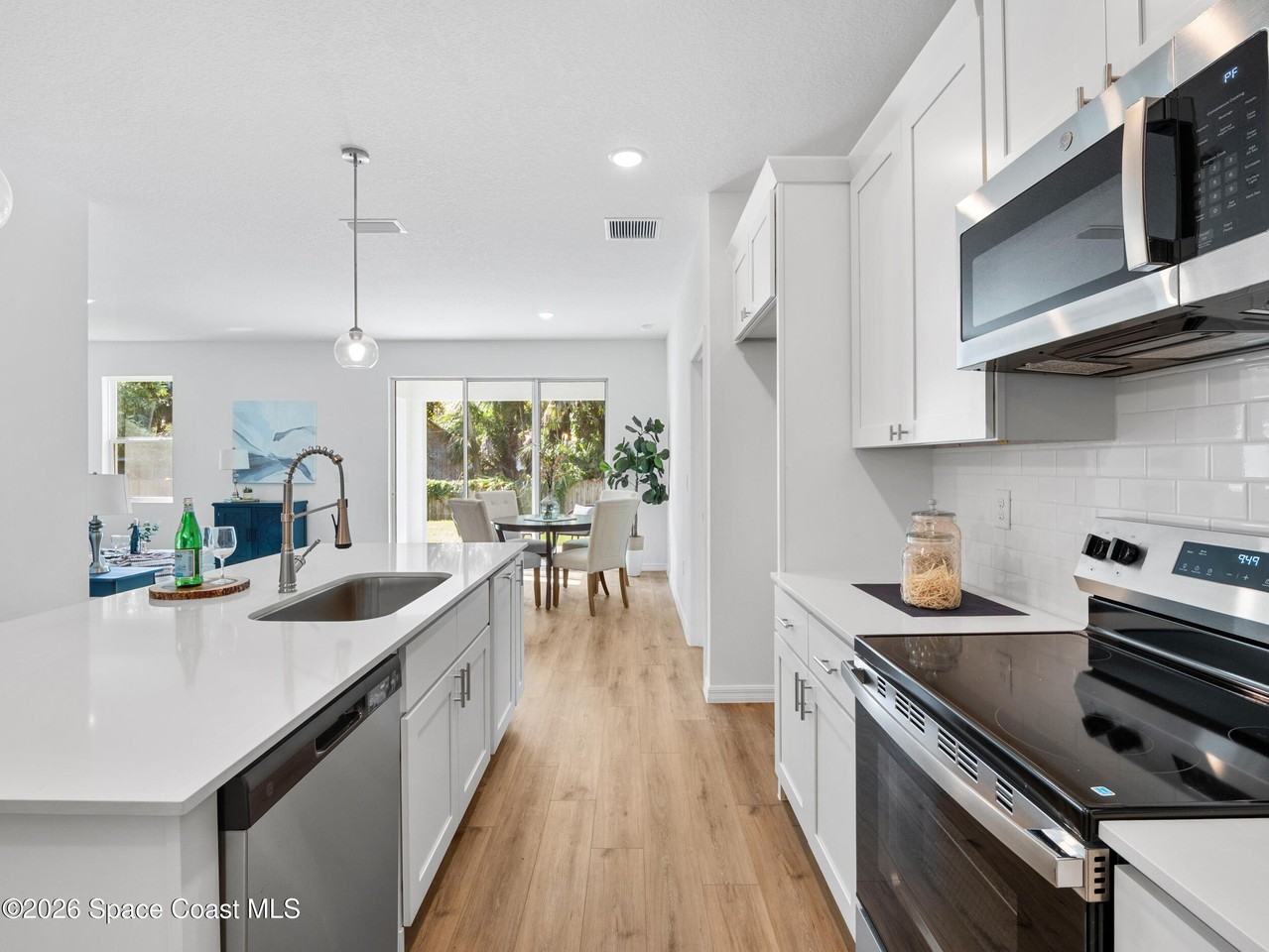 1370 Seabreeze St Sw - Photo 6 of 23