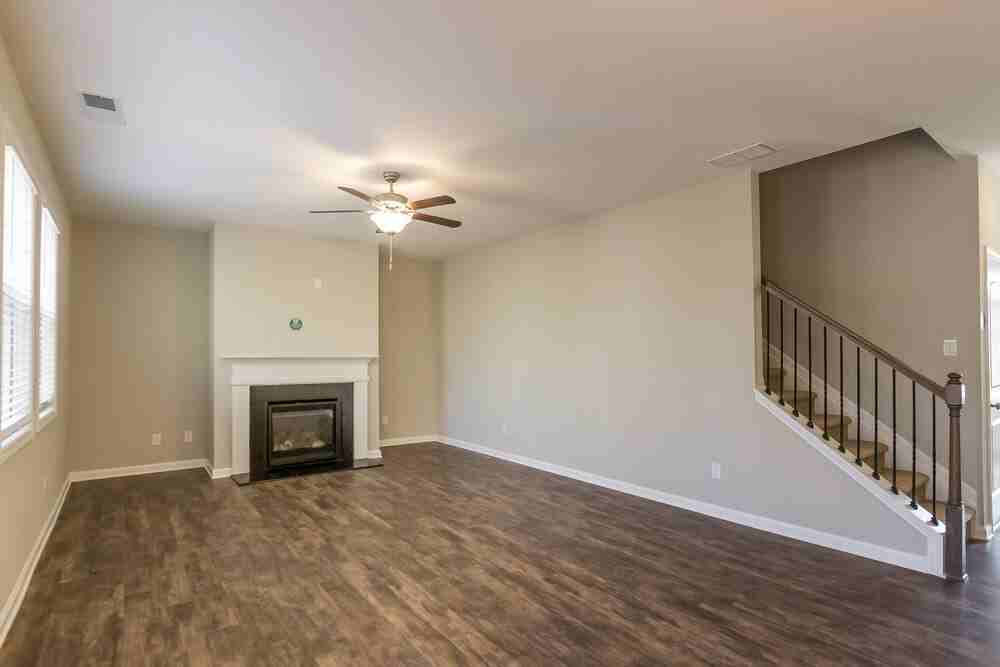 345 Lenore Ct - Photo 5 of 17