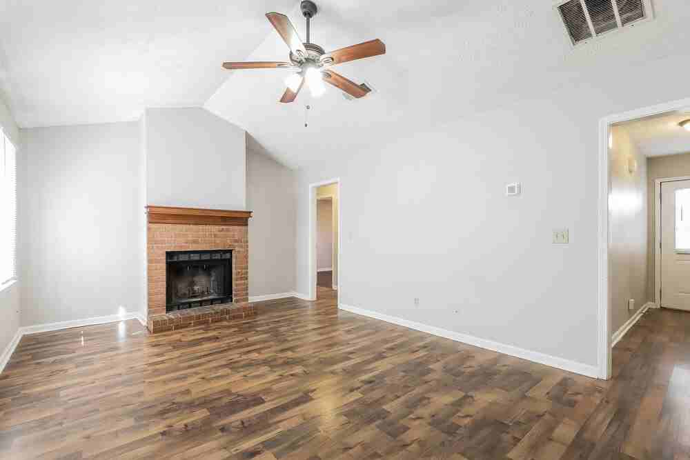 1110 Monfort Rd - Photo 3 of 19