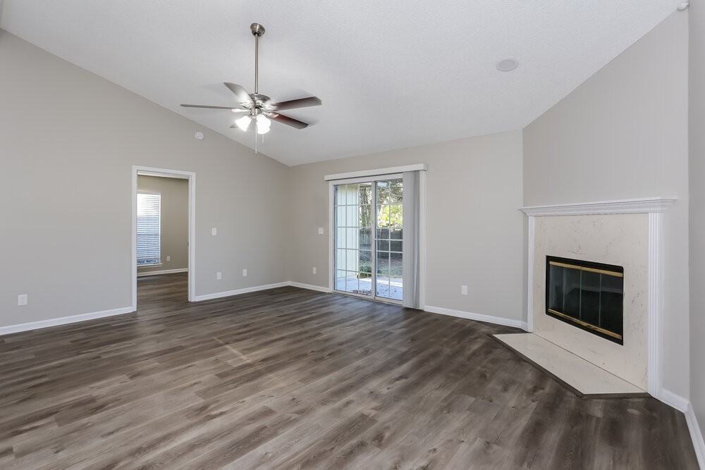 12419 Long Lake Dr N - Photo 4 of 19