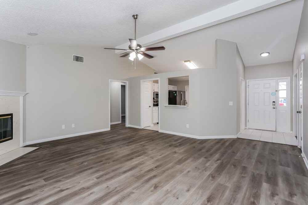 12419 Long Lake Dr N - Photo 5 of 19