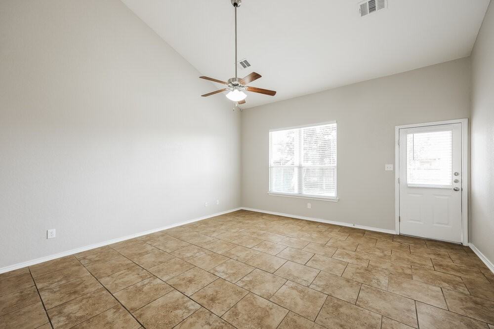 8434 Cedar Mdws - Photo 5 of 20