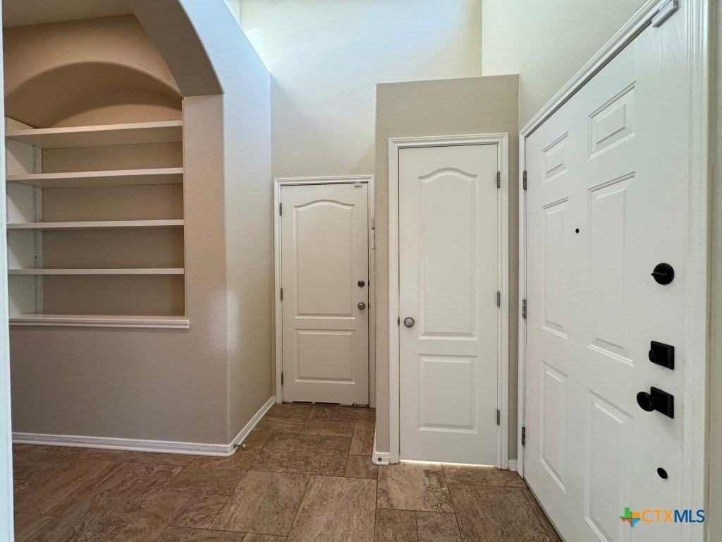 318 Silverado Trl - Photo 2 of 14