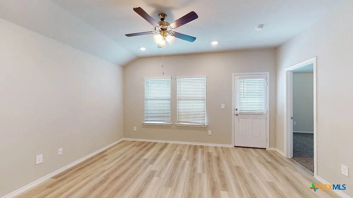 9001 Flat Iron Dr - Photo 4 of 28