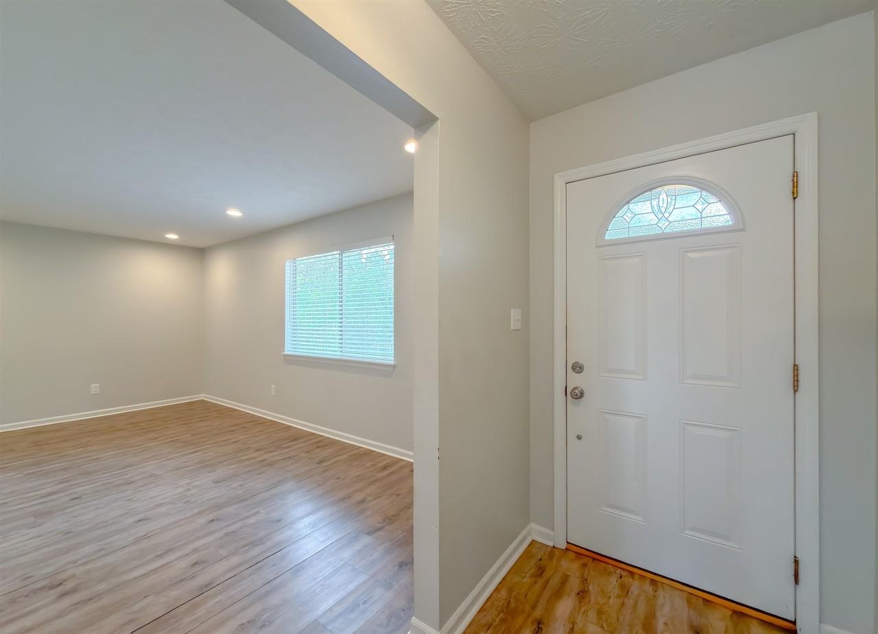 3235 Springdale Dr - Photo 3 of 22