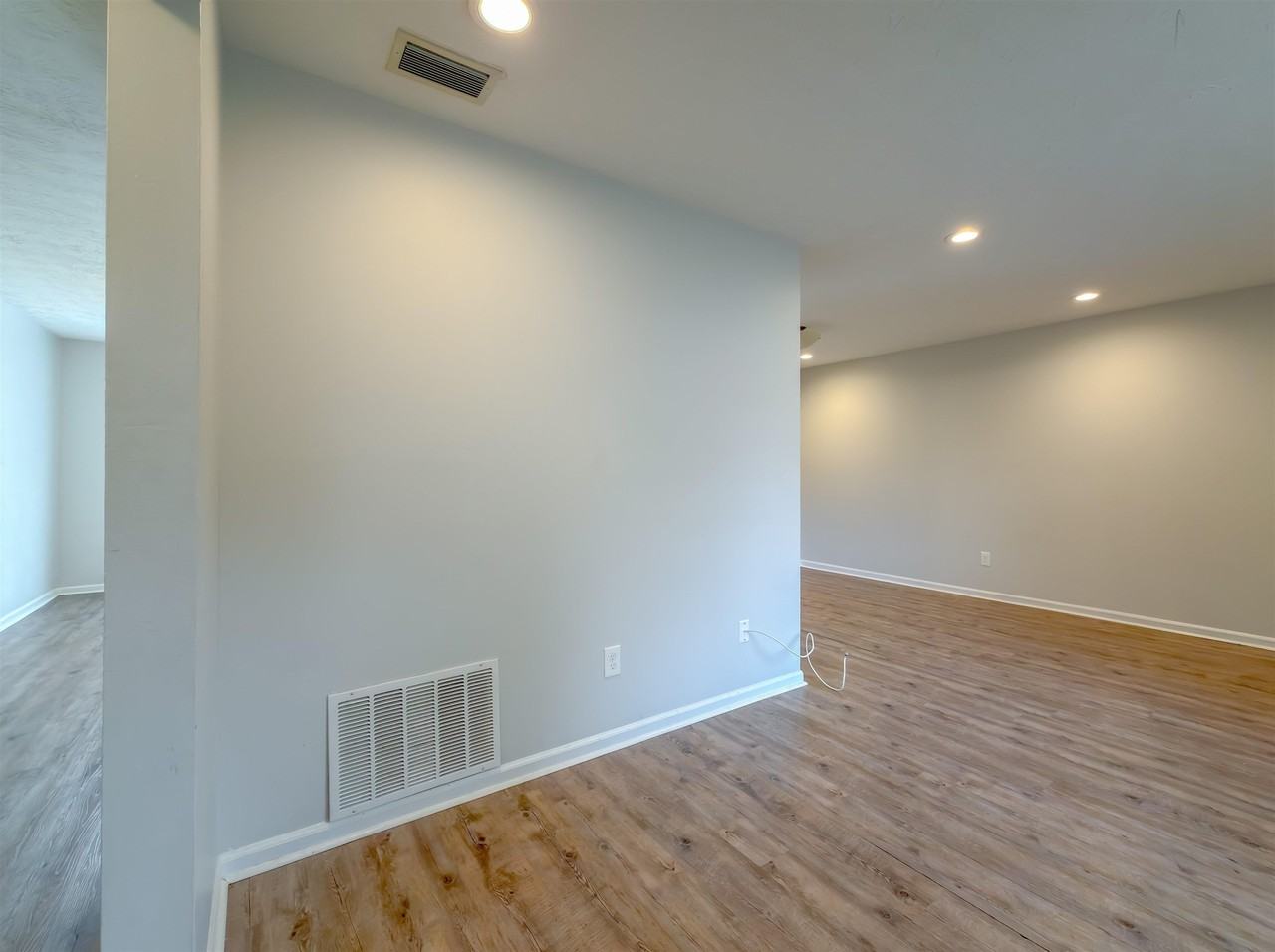 3235 Springdale Dr - Photo 4 of 22