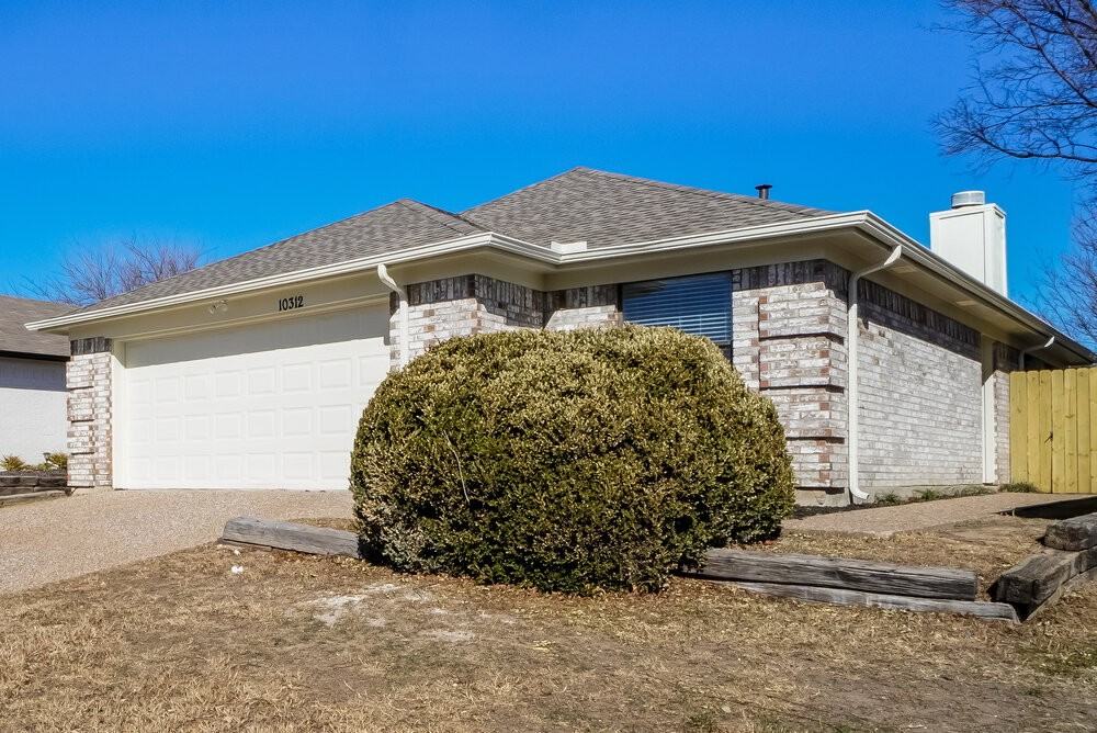 10312 Lone Pine Ln - Photo 3 of 16