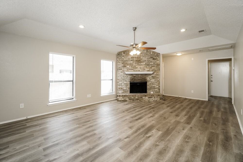 10312 Lone Pine Ln - Photo 4 of 16