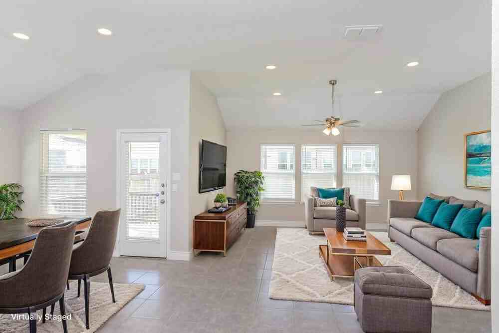 13918 Persimmon Cv - Photo 3 of 19