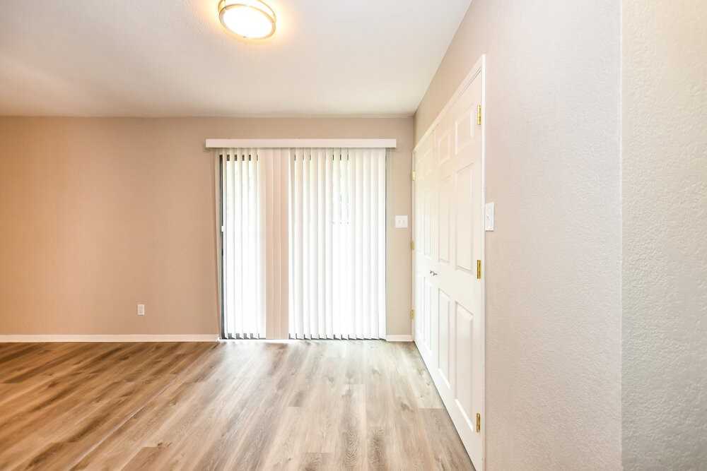 514 Woodcrest Way - Photo 7 of 16