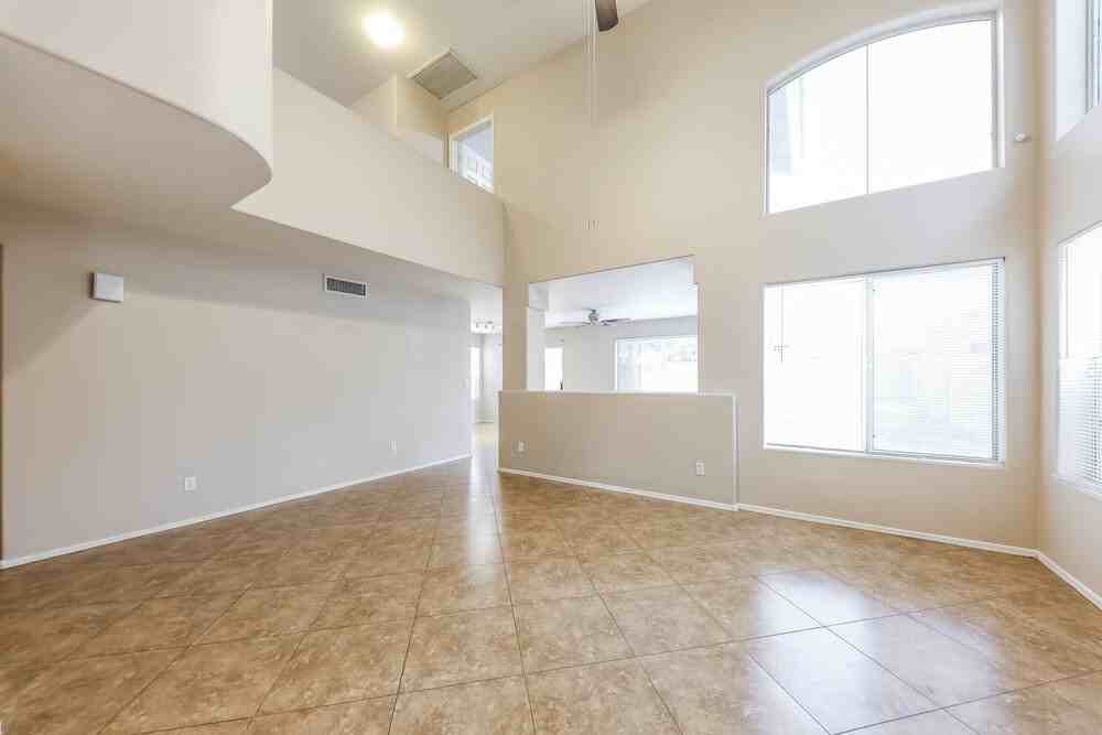 1226 E Helena Dr - Photo 4 of 17