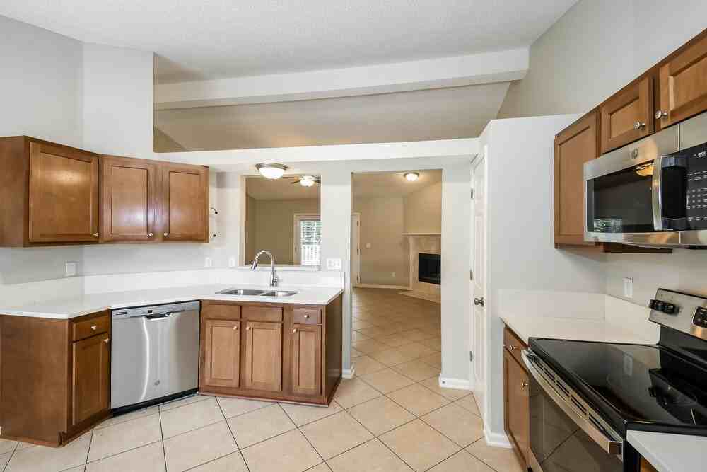 880 Long Lake Dr - Photo 7 of 19