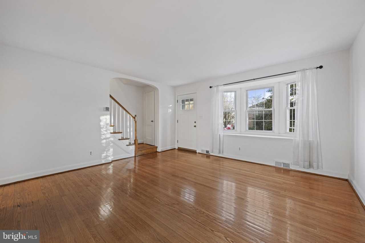 132 Overbrook Rd - Photo 5 of 36