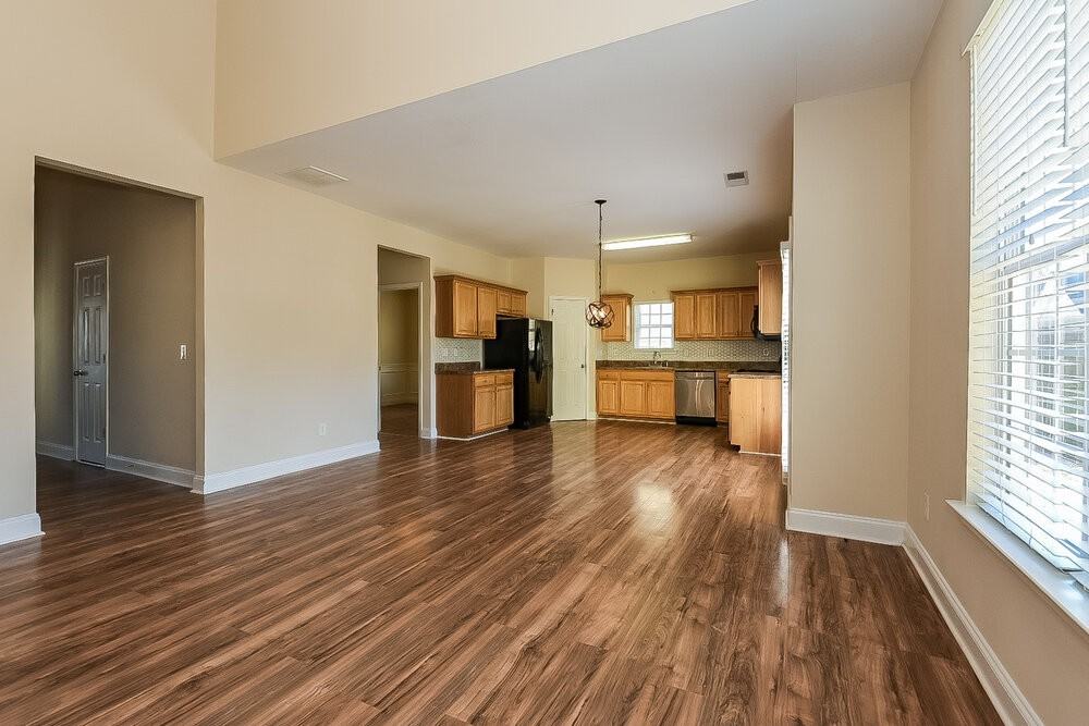 110 Cessna Dr - Photo 6 of 20