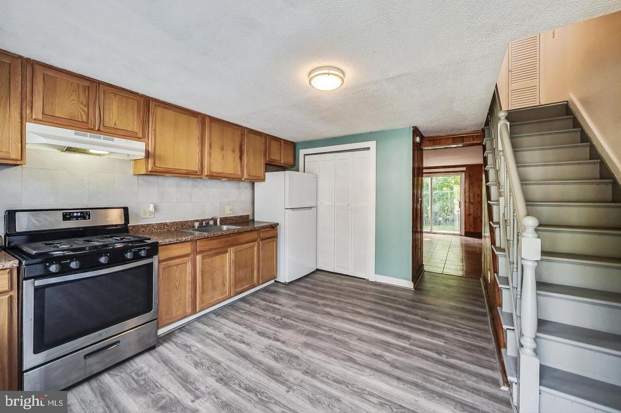 1835 Village Green Dr - Photo 2 of 9