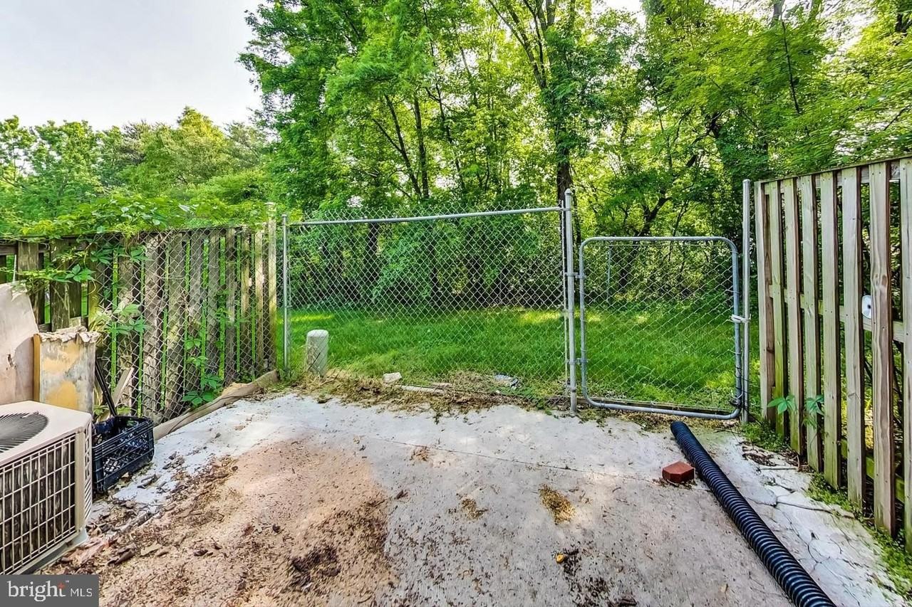 1835 Village Green Dr - Photo 4 of 9