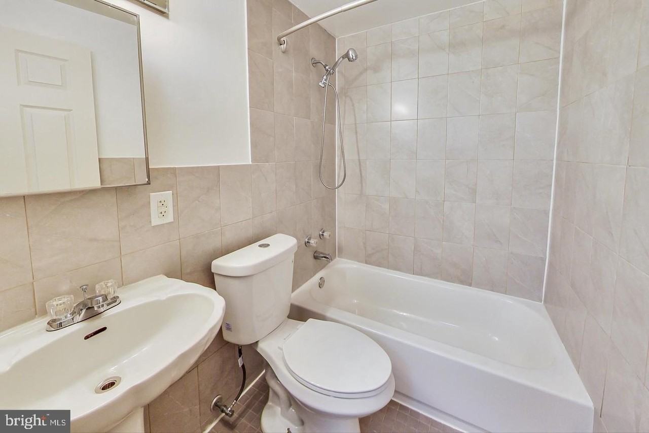 1835 Village Green Dr - Photo 5 of 9