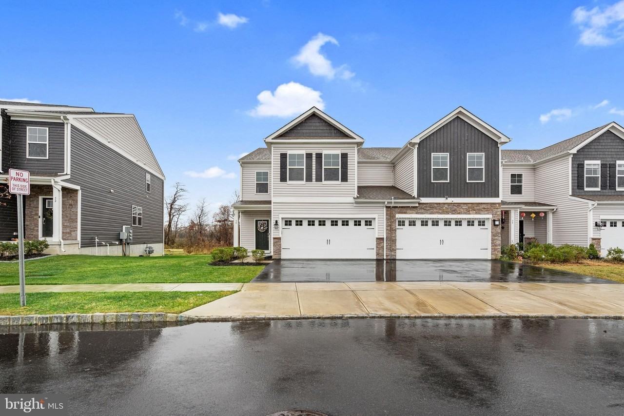 54 Roberta Way - Photo 2 of 17