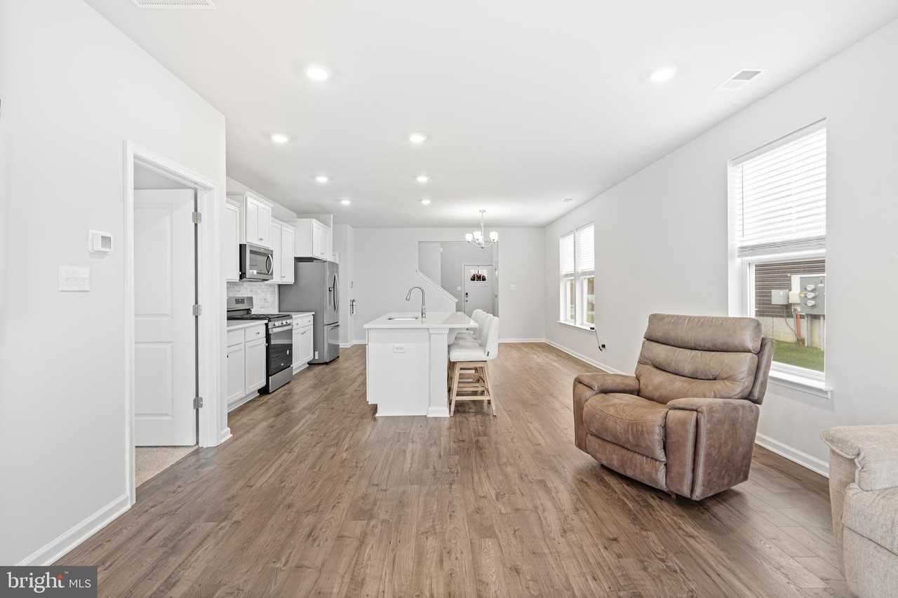 54 Roberta Way - Photo 5 of 17