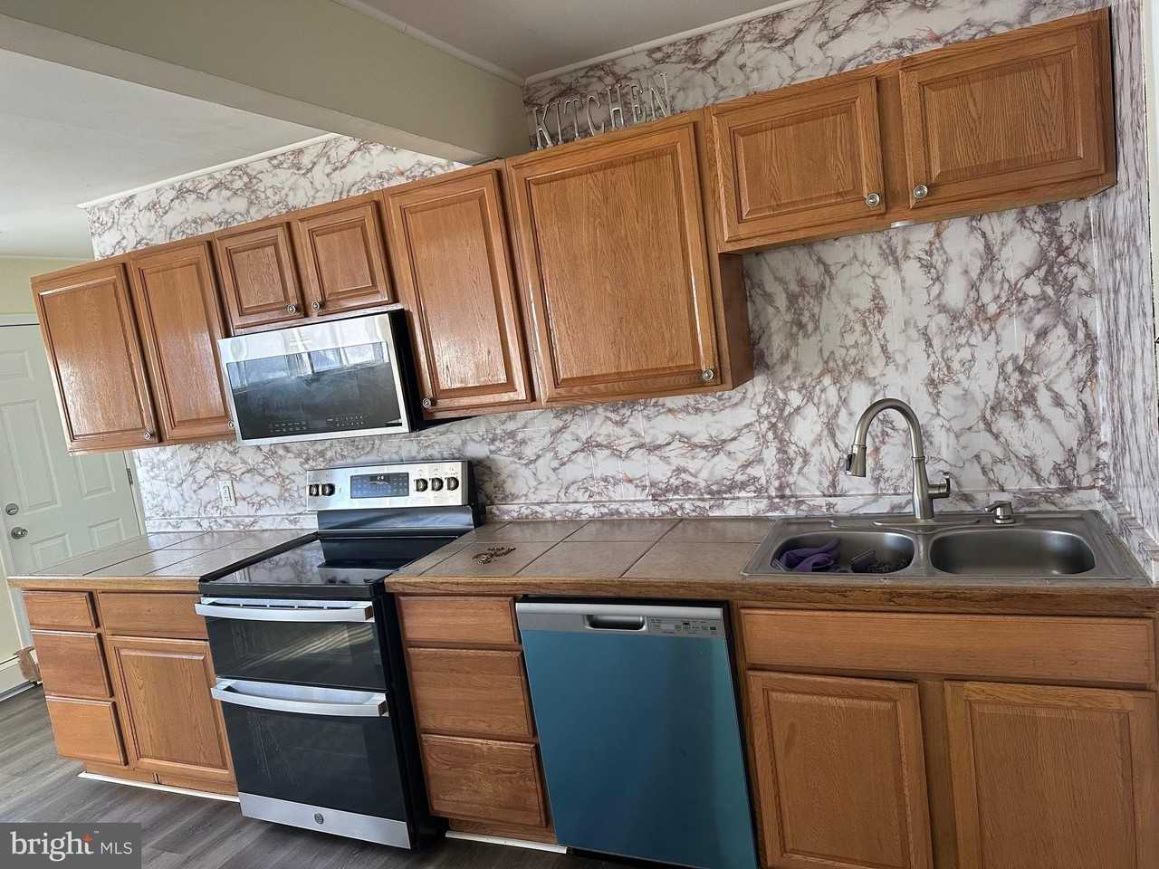 18 Victoria Ln - Photo 2 of 19