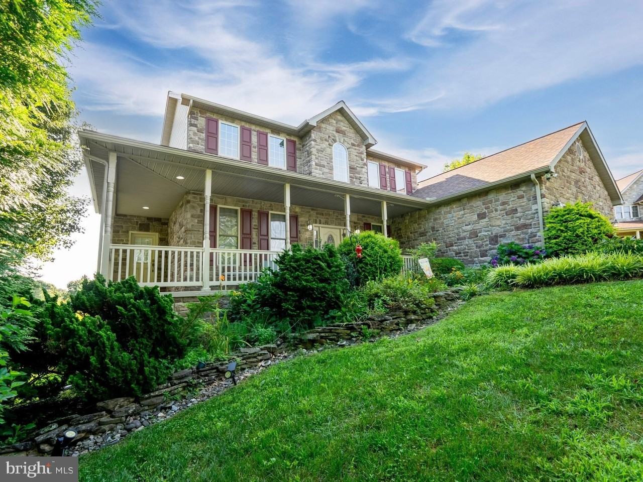 1458 Highfield Ct - Photo 4 of 50