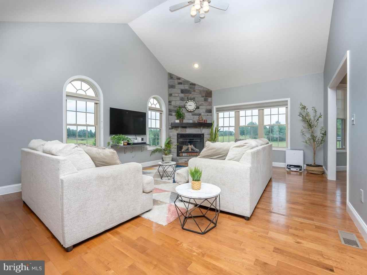 1458 Highfield Ct - Photo 7 of 50